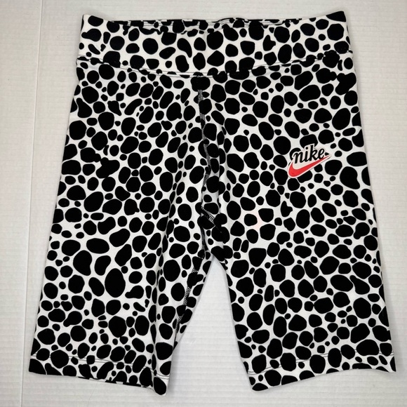 Nike Tight Fit Mid Rise Short Length Biker Shorts - Picture 1 of 6